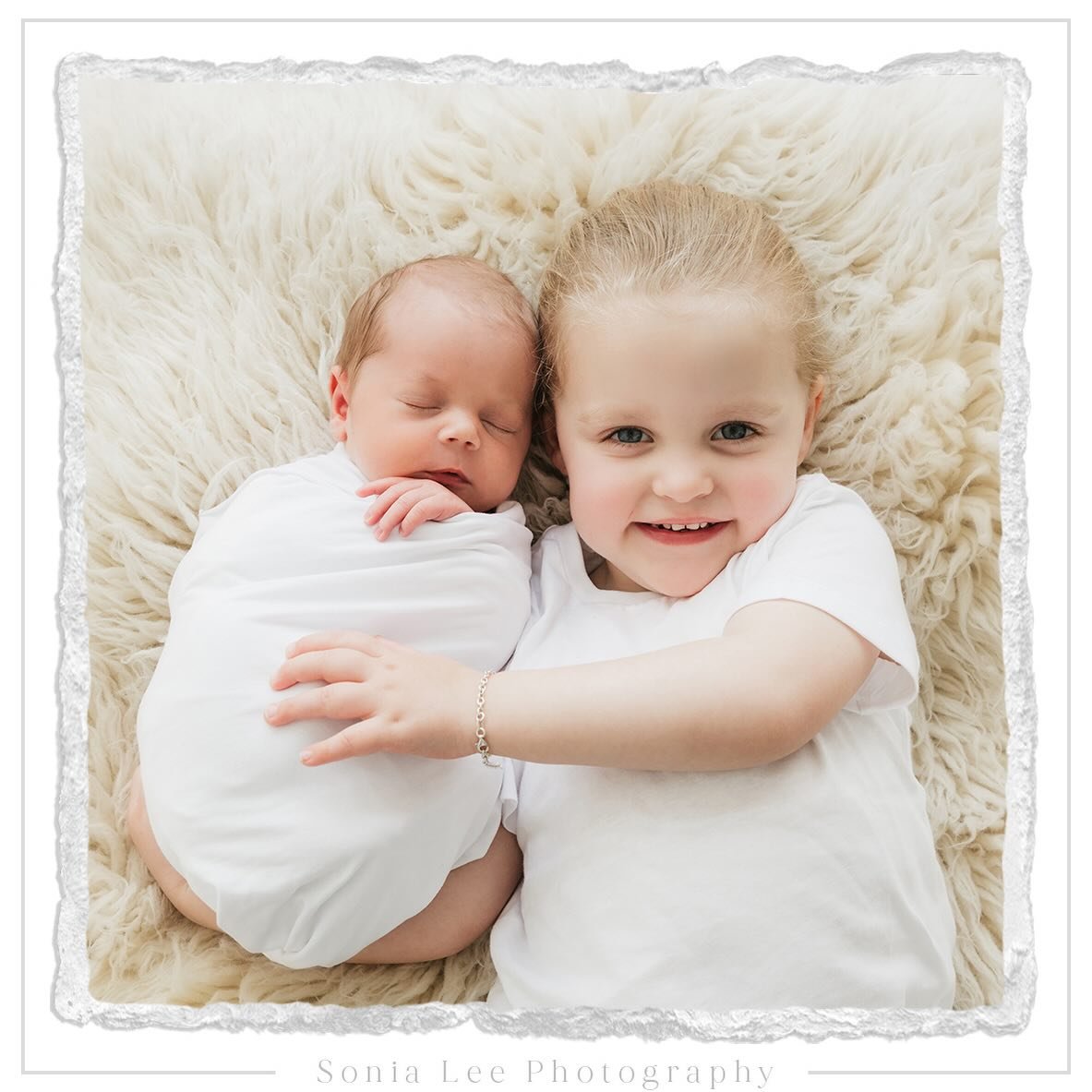 Such a proud big sister to her new baby brother. 🥰🩵🩷
.
.
.
.
.
.
#sonialeephotography #newbornphotography #newbornphoto #newbornphotographer #newbornphotosession  adelaidenewbornphotos  photographyadelaide