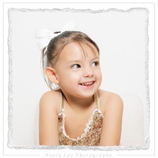 🫶This cheeky girl 🩷
#sonialeephotography #westernsuburbphotographer #adelaidephotographer #portraitphotographer #flindersparkstudio