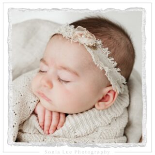 All snuggled up. What a sweetie.
.
.
.
.
.
#sonialeephotography #newbornphotography  #adelaidenewbornphotos  #westernsuburbsphotographer #babyphotographer